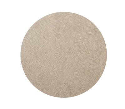  LINDDNA 981316 HIPPO sand Подстановочная салфетка из натуральной кожи круглая, диаметр 40 см, толщина 1,6 мм, фото 1 